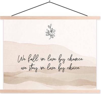 Posterhanger incl. Poster 120x90 cm - Schoolplaat - Quotes - Spreuken - Koppel - Relatie - We fall in love by chance, we stay in love by choice - Textielposter - Blanke latten