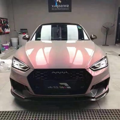 Chameleon Effect Auto Wrapping Film in Shiny Roze en Grijs, Metallic Zelfklevende Folie voor Buiten, Waterdicht en Luchtkanalen (75 x 152 cm)