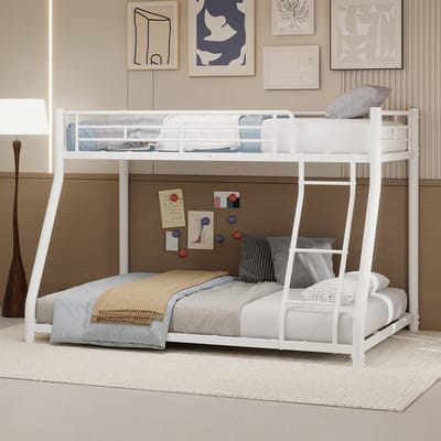 MODFU Stapelbed – 1-persoons boven (90x190 cm) & 2-persoons onder (140x190 cm) – Met ladder en verhoogd hekje – IJzer – Wit