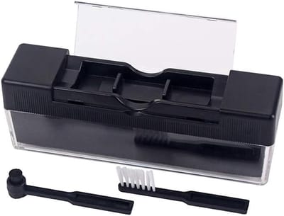 Daity Een set voor het reinigen van grammofoonplaten - vinylplaten en draaitafels - inclusief een klein borsteltje (zwart).