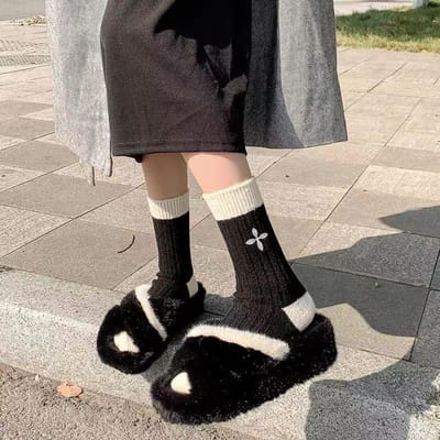 Chaussettes Style Princesse pour Femmes Chaussettes Mi-Mollet Chaudes en Peluche Épaissie Bas Brodés en Automne et en Hiver one size gray