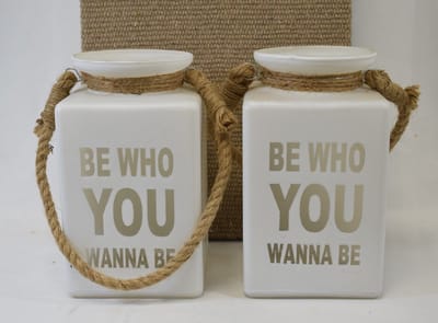 ZoeZo Design - 2 stuks - kaarshouder - windlicht - wit - met tekst - "Be who you wanne be" - jute koord - H21 x 12 x 12 cm vierkant - strand - beach