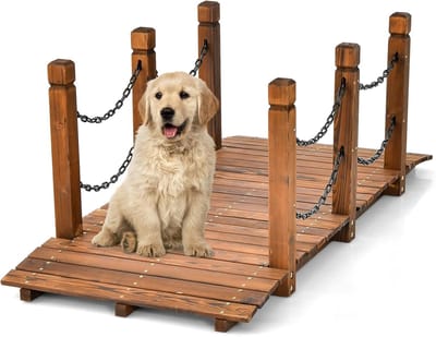 COSTWAY Houten brug met leuning, tuinbrug, vijverbrug, sierbrug, belastbaar tot 120 kg, decoratieve brug voor tuin, vijver, beek, boerderij, 151 x 67 x 55 cm