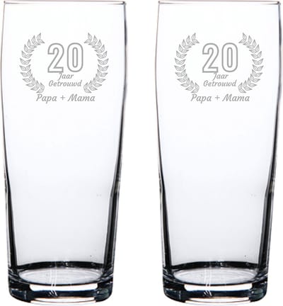 Gegraveerde set bierfluitjes 19cl Papa + Mama 20 jaar getrouwd