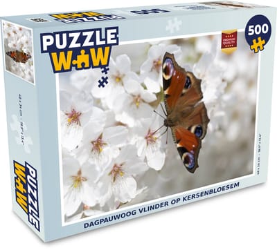 Puzzel Dagpauwoog vlinder op kersenbloesem - Legpuzzel - Puzzel 500 stukjes