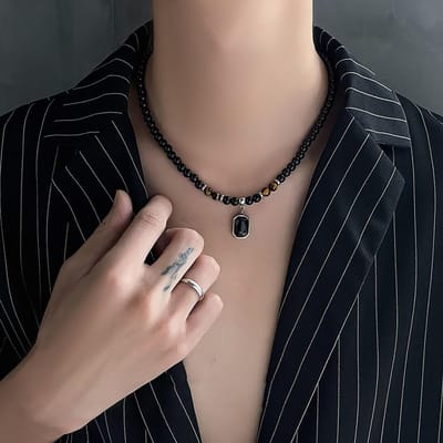 Collier Pendentif Noir, Design de Perles Tendance pour Homme, Accessoire Parfait, Adapté aux Occasions Formelles et Décontractées, Bijou Tendance et Polyvalent. noir