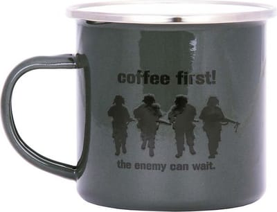 Emaille beker soldaten groen - Coffee First!