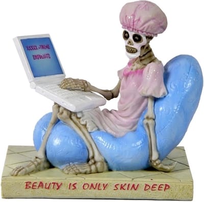 Veronese Design Beeld/figuur - Beauty is Only Skin Deep - Grappig Skelet Figuur - (hxbxd) ca. 12cm x 12,5cm x 9cm