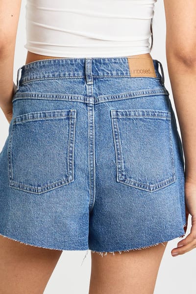 boohoo Dames Lang Raw Hem Denim Short | Medium Gebleekt | Maat: 40