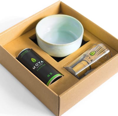 Moya Matcha Set - Starter Set - 3 items in een mooie geschenkverpakking - 30g Traditional Matcha Poeder + Matcha Chawan + Matcha Klopper