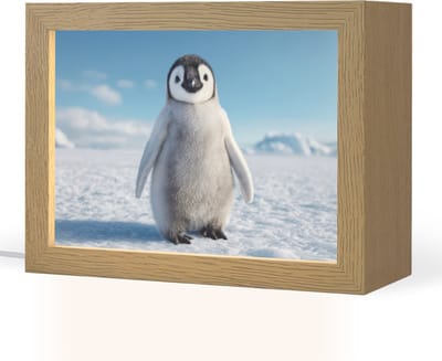Nachtlampje 20x15 cm - Kinder lampje - Pinguïn - Sneeuw - Landschap - Wit - Tafellamp kinderkamer - Slaapkamer lamp - Bedlamp kinderen - Kinderlampje stopcontact - Wandlamp babykamer - Nachtlampjes