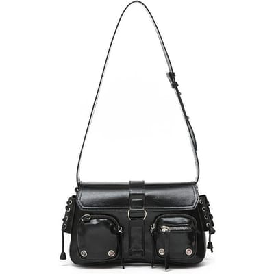 Coole en trendy meisjes dragen baguettes, damestassen, schoudertassen en crossbodytassen onder hun oksels
