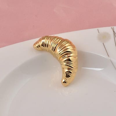 Stoffen Broche Croissant Broche Speld Unieke Corsage Spelden Legering Materiaal Geschikt voor Vrouwen Meisjes Kleding en Tassen goud