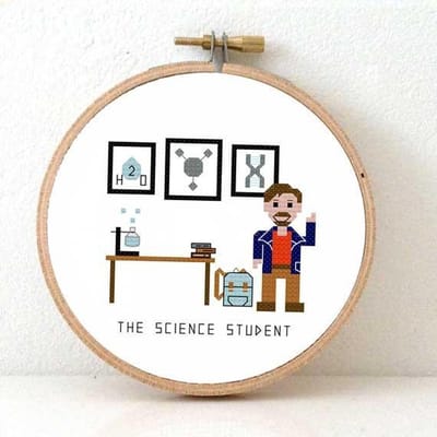 Manlijke Scheikunde student borduurpakket | Borduurpakket voor volwassenen | cadeau voor science student maken | Borduurpakket inclusief borduurring, DMC borduurgaren, Aida borduurstof, borduurnaald en instructies