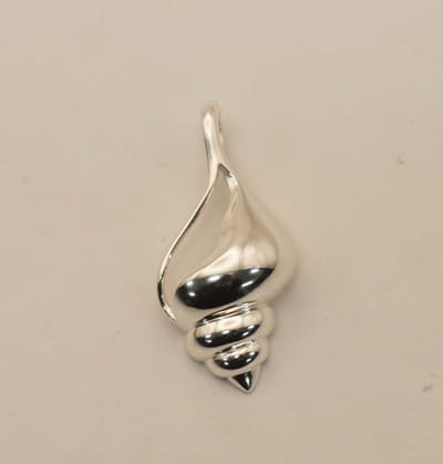 Sterling zilveren hanger schelp - leuke zee schelp hangertje gemaakt van 925 zilver - prachtige zilveren schelpen hanger - zee gerelateerde hanger van zilver - sierlijke vrouwen hanger