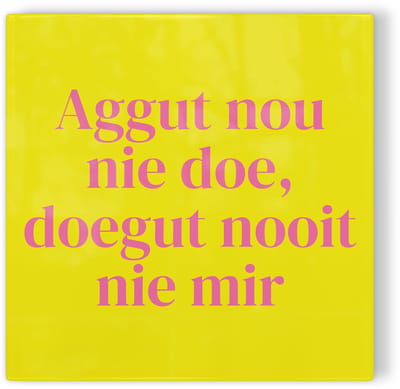 Tegeltje Breda Aggut nou nie doe, doegut nooit nie mir - geel roze - tegeltje stad - tegeltje met tekst