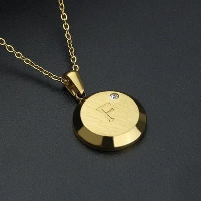 Aramat Jewels | Halskettingen | Goudkleurige Initiaal Ketting met Zirkonia Steentje - 45cm | F | |18mm | Staal | Volwassenen | Verkleurd niet