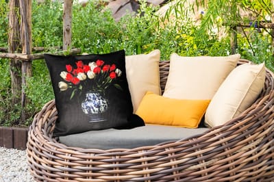 Buitenkussen Weerbestendig - Rode - Bloemen - Tulpen - Vaas - 50x50 cm