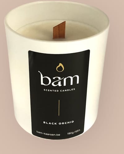 BAM Zwarte Orchidee Geurkaars – Black Orchid Kaars met Houten Wiek – Vegan Geurkaars van Zonnebloemwas – 60 Branduren – Handgemaakt in België