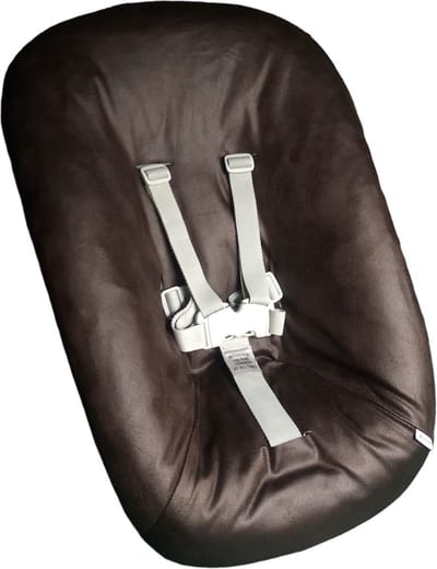 #84 newborn hoes, Chocolade bruin suéde look, Stokke Tripp Trapp. Ook geschikt voor Kidsmill Up.