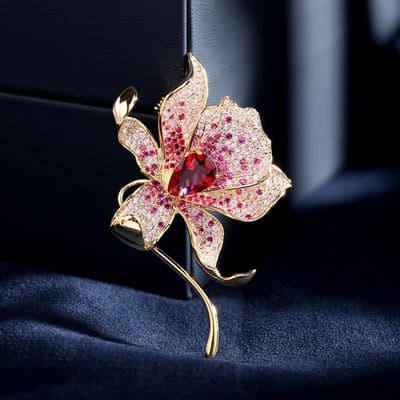 Gekleurde Zirkoon Lelie Broche Dames Elegant Luxe En Sfeer Pakspelden Plant Bloem Borstspelden beige