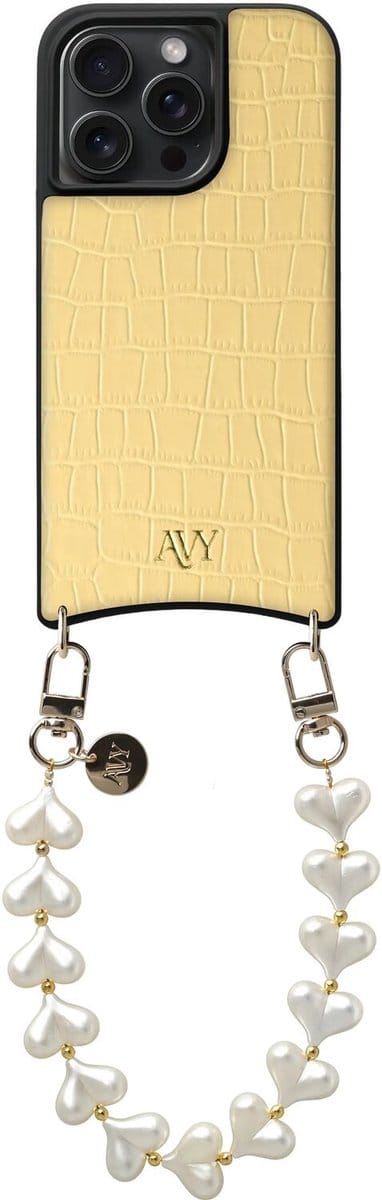 AVY Leren Hoesje Geschikt voor Apple iPhone 15 Pro Max | Compatibel met MagSafe | Leather Case met Telefoonkoord | Polsband | Croco Geel | Cupid Pearl