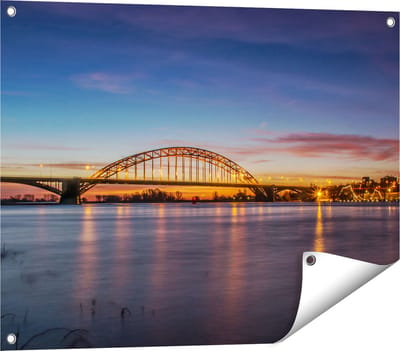Gards Tuinposter Waalbrug in Nijmegen - 80x60 cm - Tuindoek - Tuindecoratie - Wanddecoratie buiten - Tuinschilderij