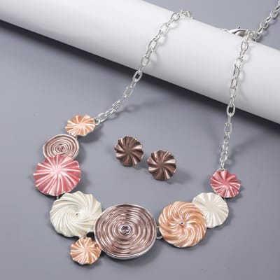Set - Ketting met oorbellen - Zilverkleurig - Ronde schelp vorm in Multi kleur die bij vele zomers outfit zal passen.