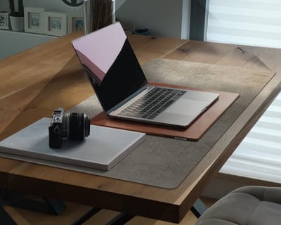 Coloray Bureau Onderlegger - Gekrast zandsteen Onderlegger Bureau - 100 cm x 50 cm - Grijs Bureau Onderlegger - Bureau Onderlegger Groot - Bureau Onderlegger XXL - Computer Mat - Bureau Pad