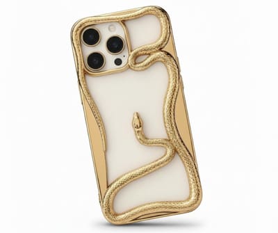 Goudkleurig slang design telefoon hoesje geschikt voor iPhone 16 Pro dames en heren met 3D reliëf slang detail, zachte TPU backcover met electroplating rand en effen kleur afwerking