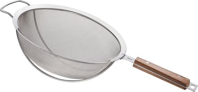 GEFU PASSO Zeef – 24 cm – RVS Zeef met Walnoothouten Handgreep – Fijnmazig – Professionele Keukenzeef
