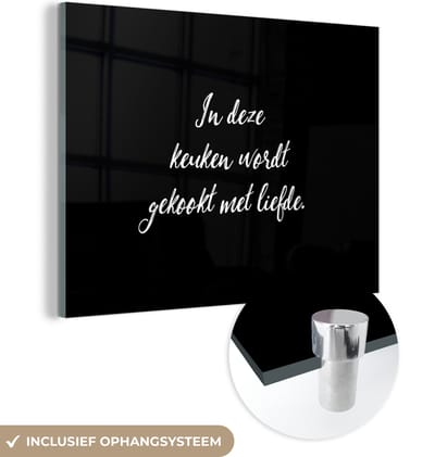MuchoWow® Glasschilderij 120x90 cm - Schilderij acrylglas - In deze keuken wordt gekookt met liefde - Koken - Spreuken - Quotes - Liefde - Foto op glas - Schilderijen