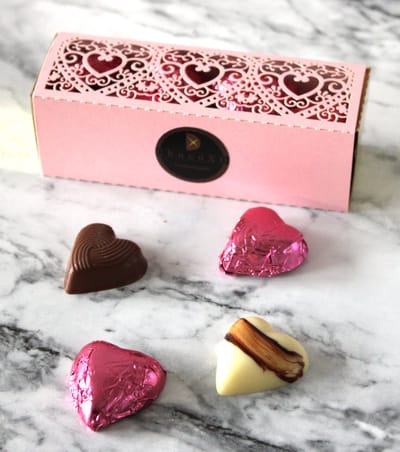 Chocolade geschenk - Hart chocolade cadeau - Fairtrade chocolade kado - Handgemaakte chocolade hartjes