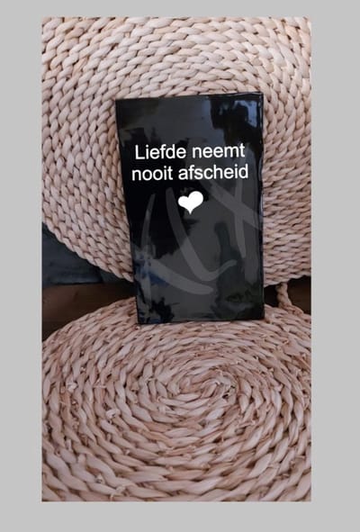 Spreuk tegeltje, Tegeltje met tekst, Liefde, Tegeltje met tekst: Liefde neemt nooit afscheid, Herinnering, Medeleven, Cadeau, XLX®