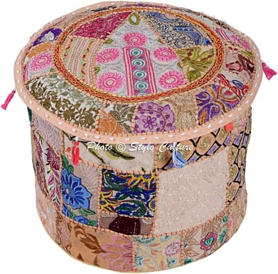 Katoenen patchwork Ottomaanse kruk poefhoes met geborduurd beige bloemenpatroon