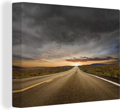 Canvas Schilderij Een lege weg bij zonsondergang - 40x30 cm - Wanddecoratie