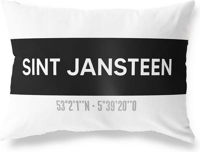 Tuinkussen SINT JANSTEEN - ZEELAND met coördinaten - Buitenkussen - Bootkussen - Weerbestendig - Jouw Plaats - Studio216 - Modern - Zwart-Wit - 50x30cm