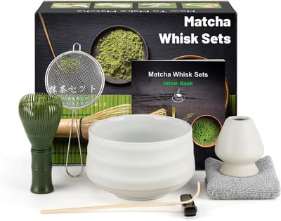 Famanu 7-delige matcha-set voor Japanse matcha-ceremonies, matcha-bezem van hars, matcha-schaal, bamboeschep, zeef, theedoek, lepelhouder, melkglashouder, complete matcha-set, wit