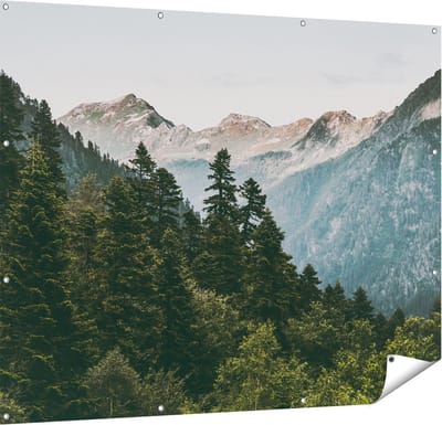 Gards Tuinposter Bos met Bomen in de Bergen - 150x120 cm - Tuindoek - Tuindecoratie - Wanddecoratie buiten - Tuinschilderij