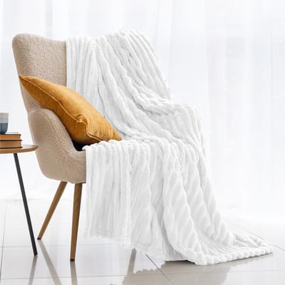 Famanu - Fleece Plaid 130 x 150 cm - Wit - OEKO-TEX® Gecertificeerd - Pluizig, Zacht & Warm - 1-Persoons