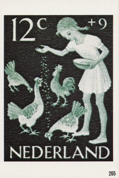 Briefkaart met afbeelding Meisje voert kippen postzegel
