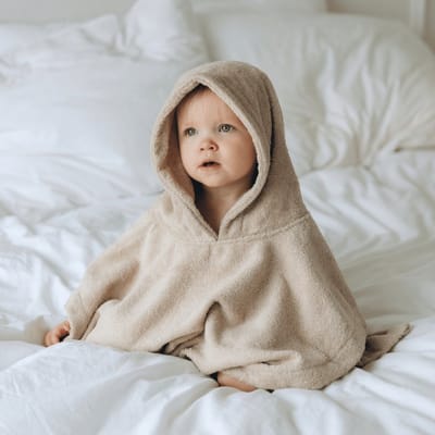 Kraamcadeau Baby – Kraampakket met Badcape & Jollein Muziekhanger Beer Olive green – Jongen & Meisje