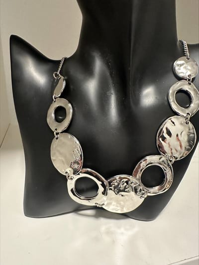 Amerikaanse zilverkleurige cirkelketting || Make up | Parfum | Moederdag | Verjaardagscadeau| Cadeautje| Valentijnsdag| Kado | sieraden | vaderdag | oorbellen | oorsieraden