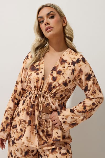 Limited Collection Top Met Abstracte Dierenprint En Gestrikte Voorkant In Bruin Size 46
