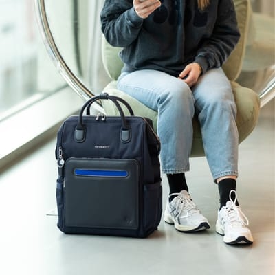 Hedgren Moka L Rugzak 15,4 inch met RFID-bescherming – Waterafstotend – Gerecycled materiaal – Peacoat Blue