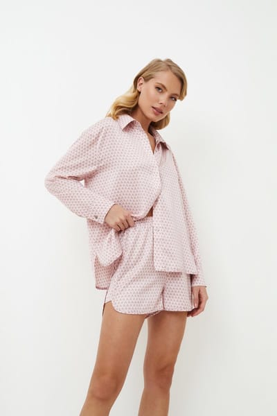 Roze dames pyjama Aurelia-pyjamashirt met lange mouw-knoopsluiting-korte broek-maat XL
