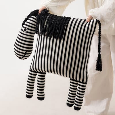 Zebra - Sierkussen in vorm van Zebra - Vormkussen – 40x40 cm - Zwart/Wit - Luxe Pluche Dierenvormig Sierkussen voor Kinderkamer & Sofa – RBAN SPCTRA®