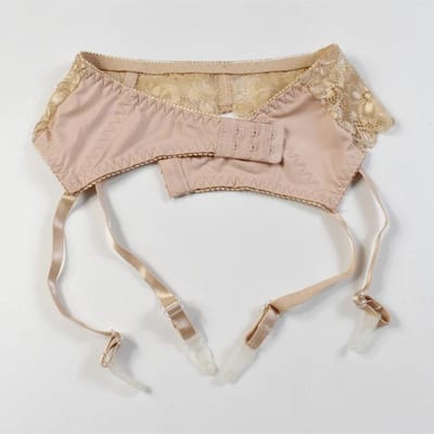 Sexy kanten, transparante dijhoge kousen met jarretelgordel en verstelbare tailleband, ook verkrijgbaar in grote maten. M beige