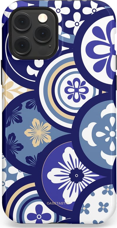 Casetastic Hoesje Geschikt voor Apple iPhone 12/12 Pro Magsafe - Stijlvolle Beschermende Duo-layer Case - Blauwe bloemen Talavera Maiolica Patroon