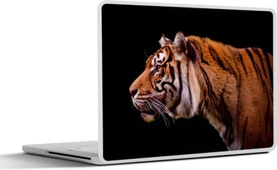 Laptop sticker - 14 inch - Zijaanzicht van een tijger op een zwarte achtergrond - 32x5x23x5cm - Laptopstickers - Laptop skin - Cover